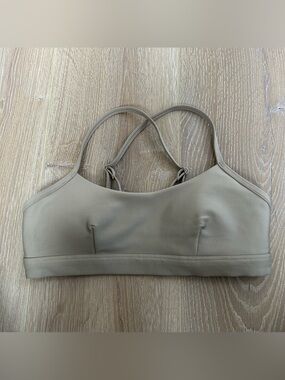 Alo Yoga Airlift Intrigue Bra Tan Size Small